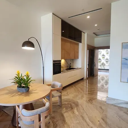 מלון Swissotel Living 5*