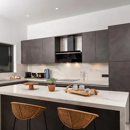 מלון Swissotel Living 5*