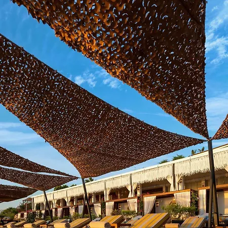 ホテル Swissotel Living 5*