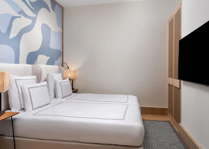 Отель Swissotel Living